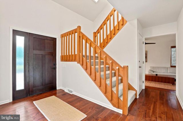 84 SKOURES LN, Newtown, PA 18940