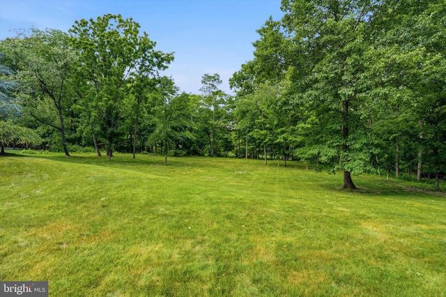 84 SKOURES LN, Newtown, PA 18940