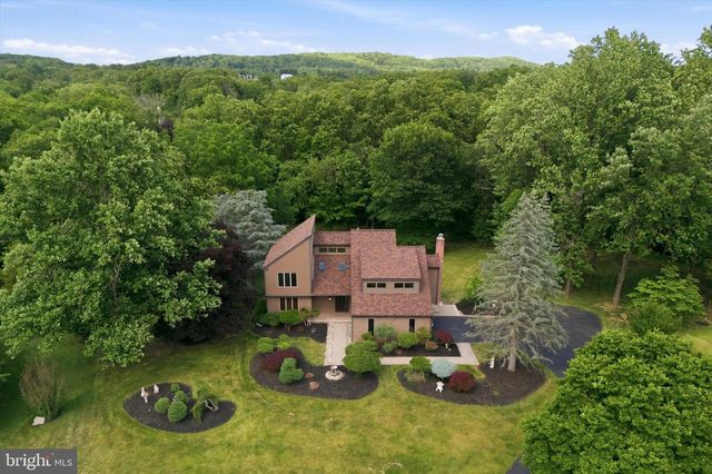 84 SKOURES LN, Newtown, PA 18940