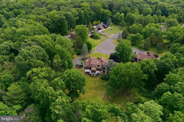 84 SKOURES LN, Newtown, PA 18940