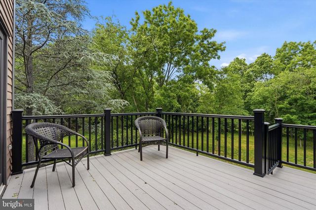 84 SKOURES LN, Newtown, PA 18940