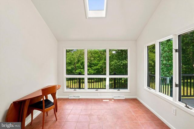 84 SKOURES LN, Newtown, PA 18940
