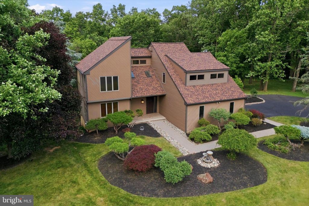 84 SKOURES LN, Newtown, PA 18940
