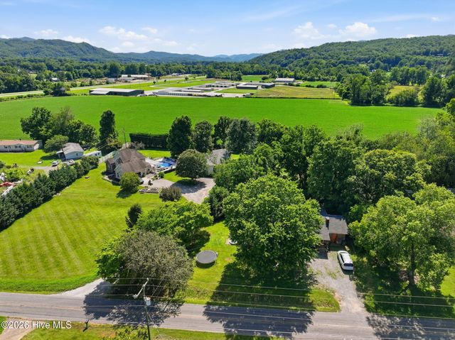 613 Robbinsville Road, Andrews, NC 28901