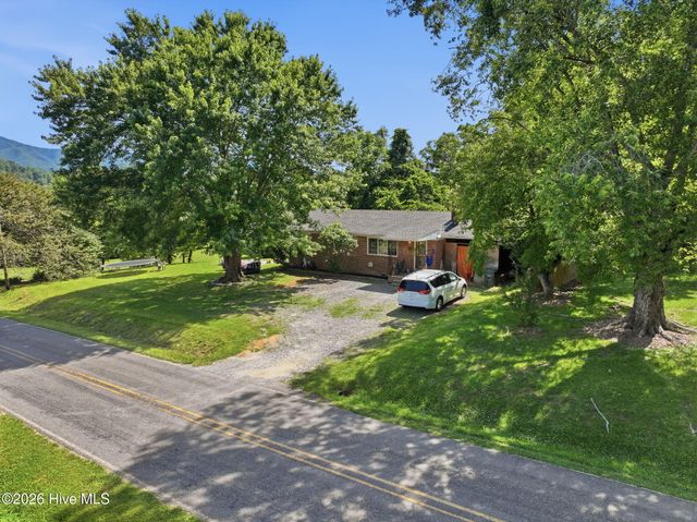 613 Robbinsville Road, Andrews, NC 28901