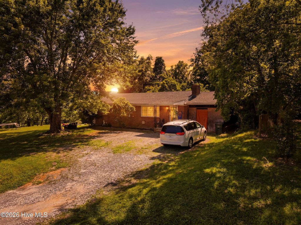 613 Robbinsville Road, Andrews, NC 28901
