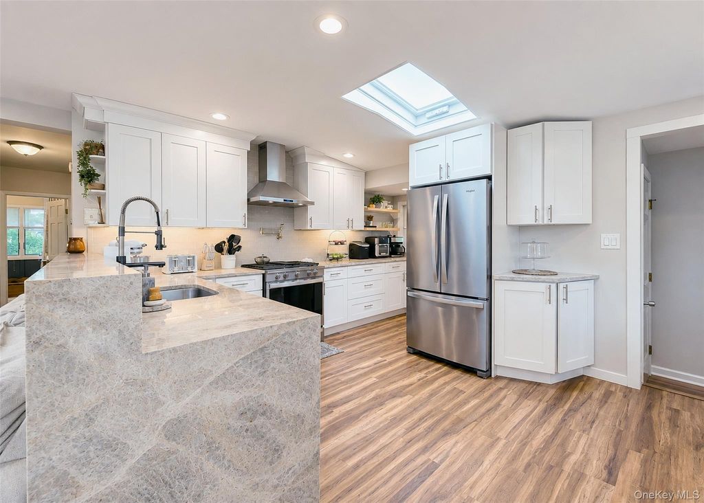 21 Duane Drive, Ronkonkoma, NY 11779 — photo 2