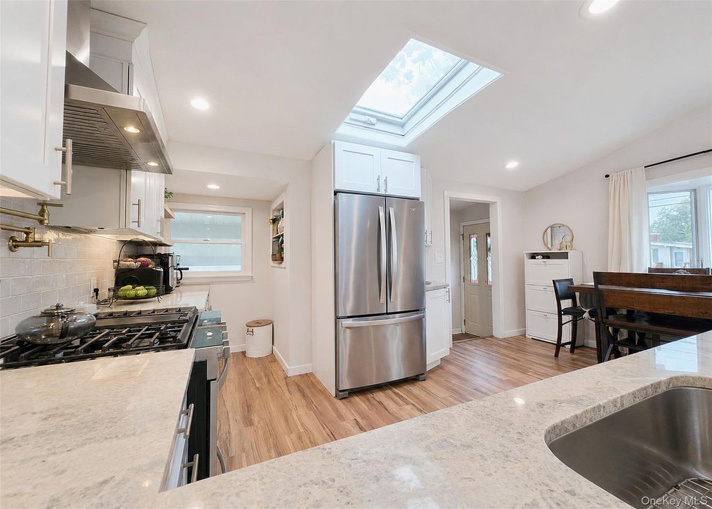 21 Duane Drive, Ronkonkoma, NY 11779 — photo 3