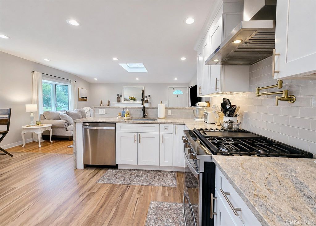21 Duane Drive, Ronkonkoma, NY 11779 — photo 5