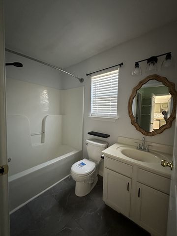 2504 Rafiki Dr, Clarksville, TN 37042