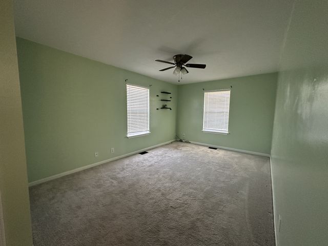 2504 Rafiki Dr, Clarksville, TN 37042