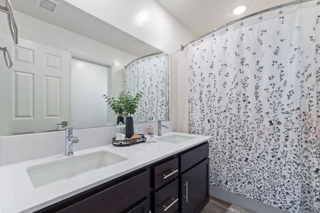 6523 E Sooner Drive, Fresno, CA 93727