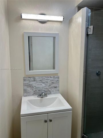 5041 W Oakland Park Boulevard 110, Lauderdale Lakes, FL 33313