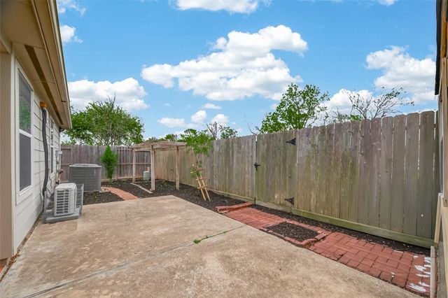 9022 Clearwood Landing Boulevard, Houston, TX 77075