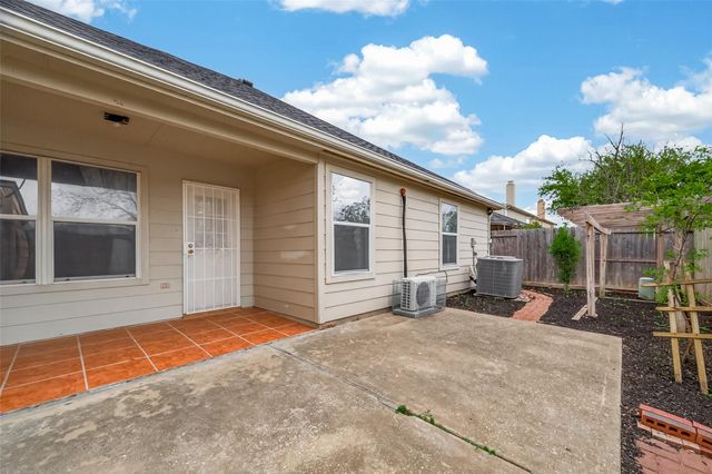 9022 Clearwood Landing Boulevard, Houston, TX 77075