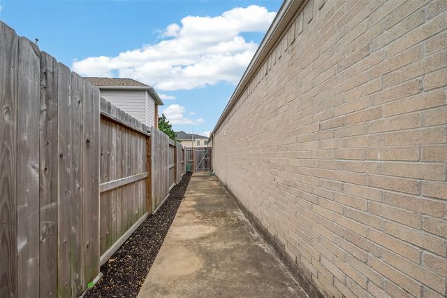 9022 Clearwood Landing Boulevard, Houston, TX 77075