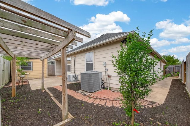 9022 Clearwood Landing Boulevard, Houston, TX 77075