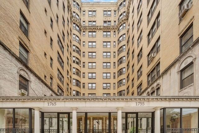1755 E 55th Street 1204, Chicago, IL 60615