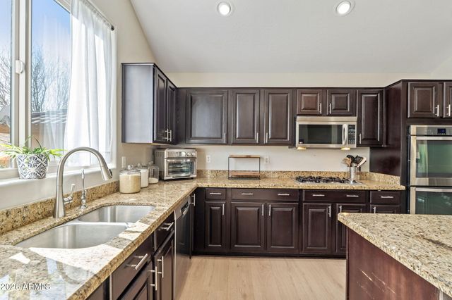 6943 W TETHER Trail, Peoria, AZ 85383