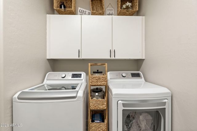 6943 W TETHER Trail, Peoria, AZ 85383