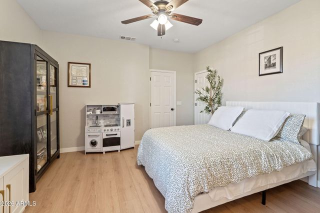 6943 W TETHER Trail, Peoria, AZ 85383