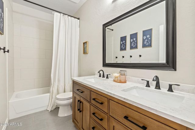 6943 W TETHER Trail, Peoria, AZ 85383