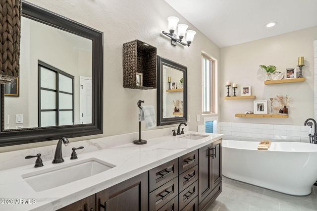 6943 W TETHER Trail, Peoria, AZ 85383