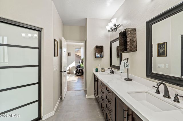 6943 W TETHER Trail, Peoria, AZ 85383