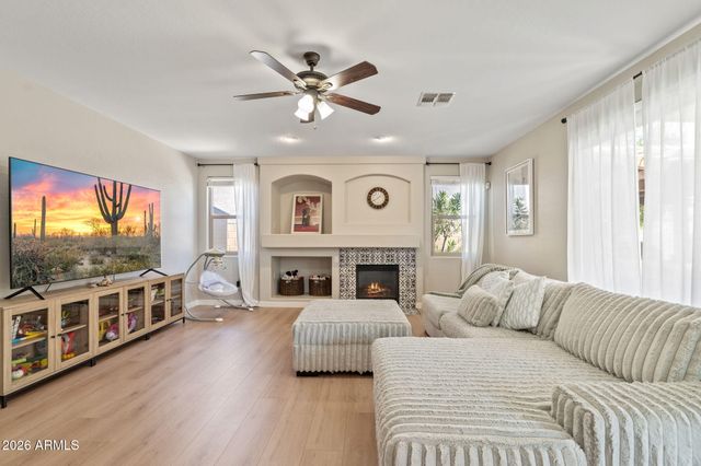 6943 W TETHER Trail, Peoria, AZ 85383