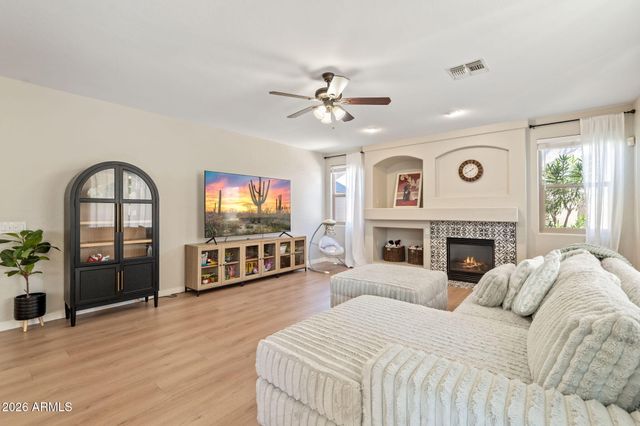 6943 W TETHER Trail, Peoria, AZ 85383