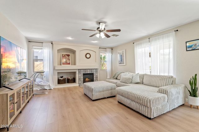 6943 W TETHER Trail, Peoria, AZ 85383