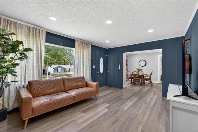 7239 Tracy Avenue, Kansas City, MO 64131
