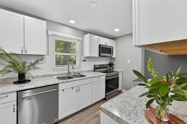 7239 Tracy Avenue, Kansas City, MO 64131