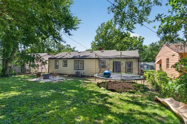7239 Tracy Avenue, Kansas City, MO 64131