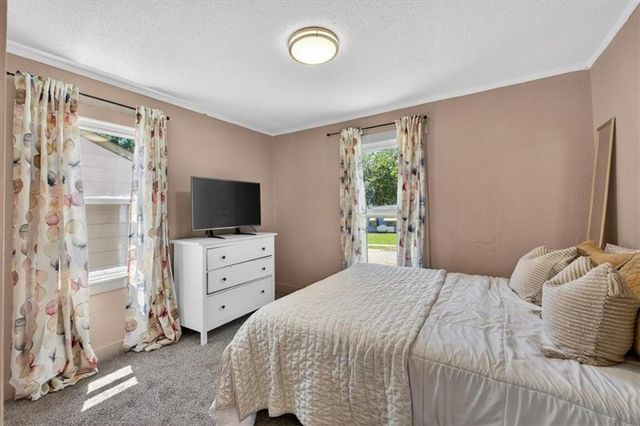 7239 Tracy Avenue, Kansas City, MO 64131