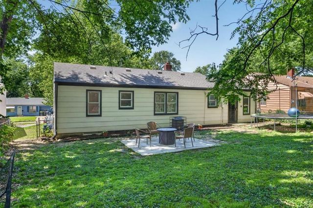 7239 Tracy Avenue, Kansas City, MO 64131