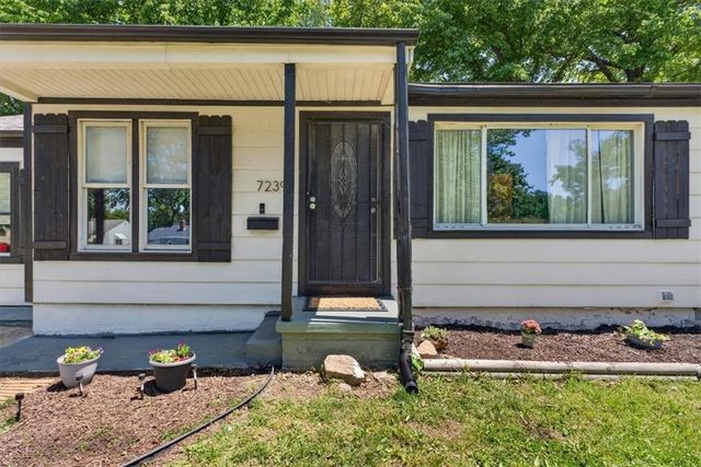 7239 Tracy Avenue, Kansas City, MO 64131