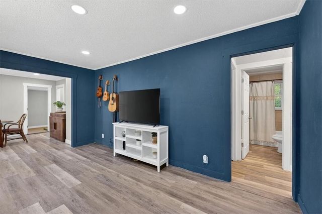 7239 Tracy Avenue, Kansas City, MO 64131