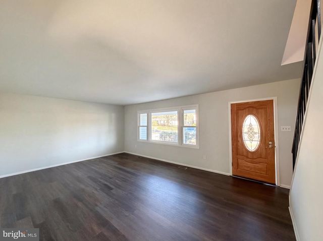 4116 MIDDLE RIDGE DR, Fairfax, VA 22033