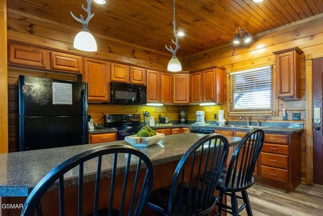 4532 Holly Forest Way, Gatlinburg, TN 37738