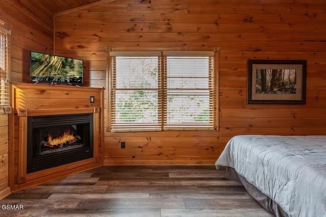 4532 Holly Forest Way, Gatlinburg, TN 37738