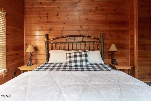 4532 Holly Forest Way, Gatlinburg, TN 37738