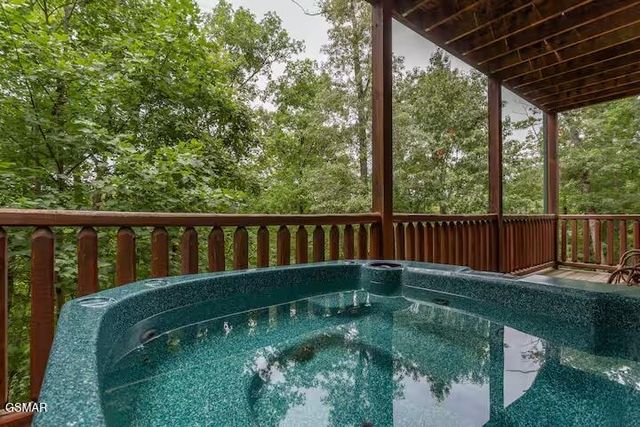 4532 Holly Forest Way, Gatlinburg, TN 37738