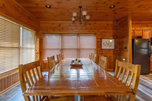 4532 Holly Forest Way, Gatlinburg, TN 37738