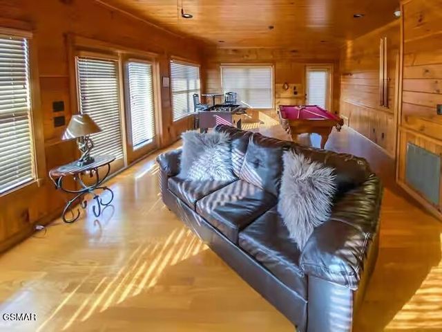 4532 Holly Forest Way, Gatlinburg, TN 37738