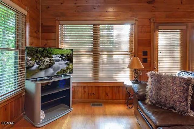 4532 Holly Forest Way, Gatlinburg, TN 37738