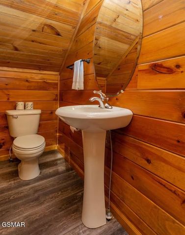 4532 Holly Forest Way, Gatlinburg, TN 37738