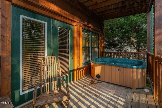 4532 Holly Forest Way, Gatlinburg, TN 37738