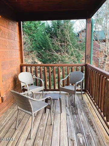 4532 Holly Forest Way, Gatlinburg, TN 37738