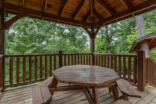 4532 Holly Forest Way, Gatlinburg, TN 37738